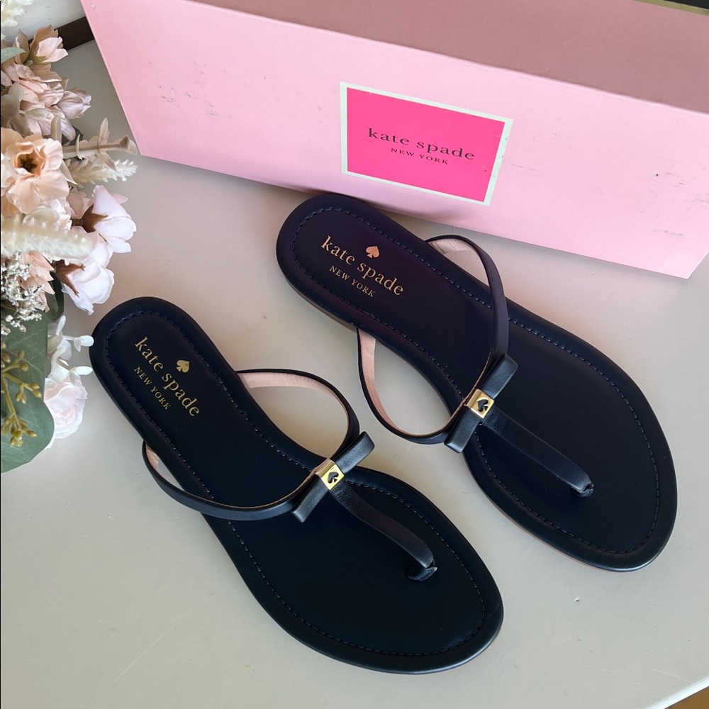 KATE SPADE ♠️ Peplum Navy Thong Sandals Size 8